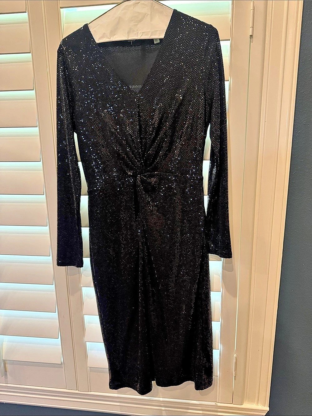 T Tahari Black Sequin V-Neck Twist Front Midi Dress Size 4 Like New